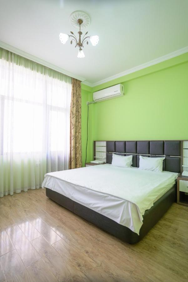 Apartments 37B Batumi Exteriör bild